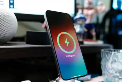醴陵苹果15换屏服务分享用什么充电器给iPhone15充电更好 